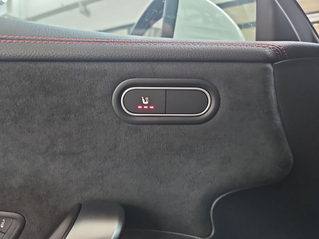 Fahrzeugabbildung Mercedes-Benz CLA 200 SB AMG AHK Pano Totwi. LED SHZ Sport DAB