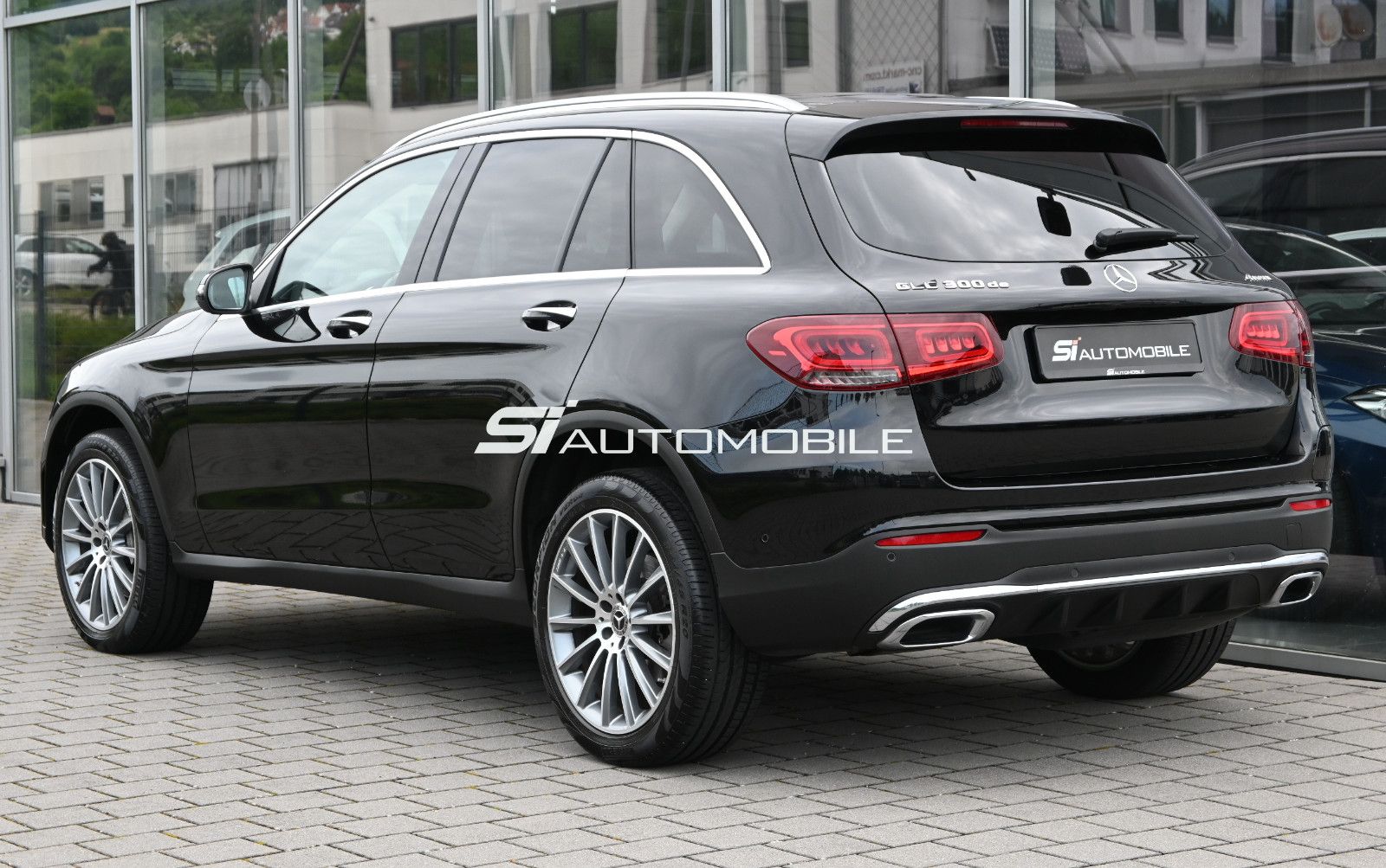 Fahrzeugabbildung Mercedes-Benz GLC 300 de 4MAT. AMG LINE °ACC°HEAD-UP°MEMORY°