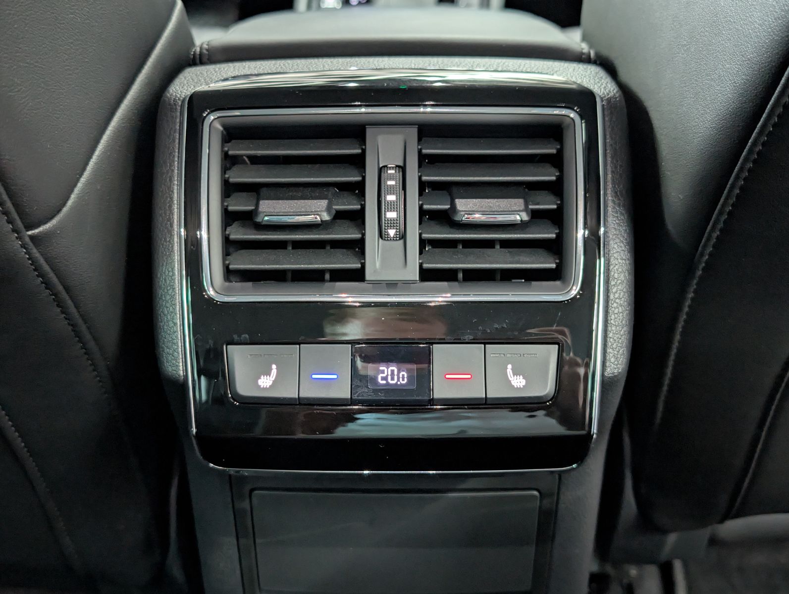 Fahrzeugabbildung SKODA Superb Premium Edition 2.0 TDI ACC VIRT MASSAGE