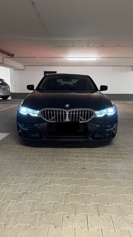 Image of BMW 320