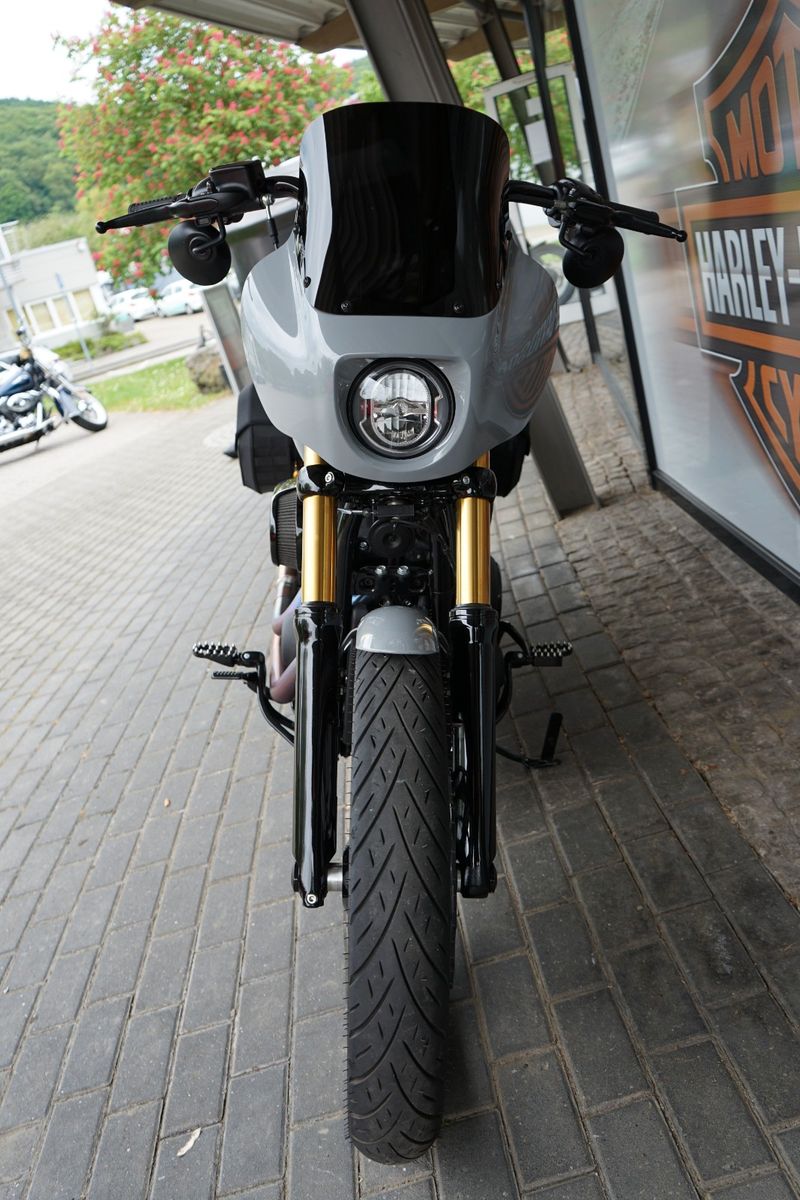 Fahrzeugabbildung Harley-Davidson Softail Street Bob 114 CLUBSTYLE Öhlins Zard DON