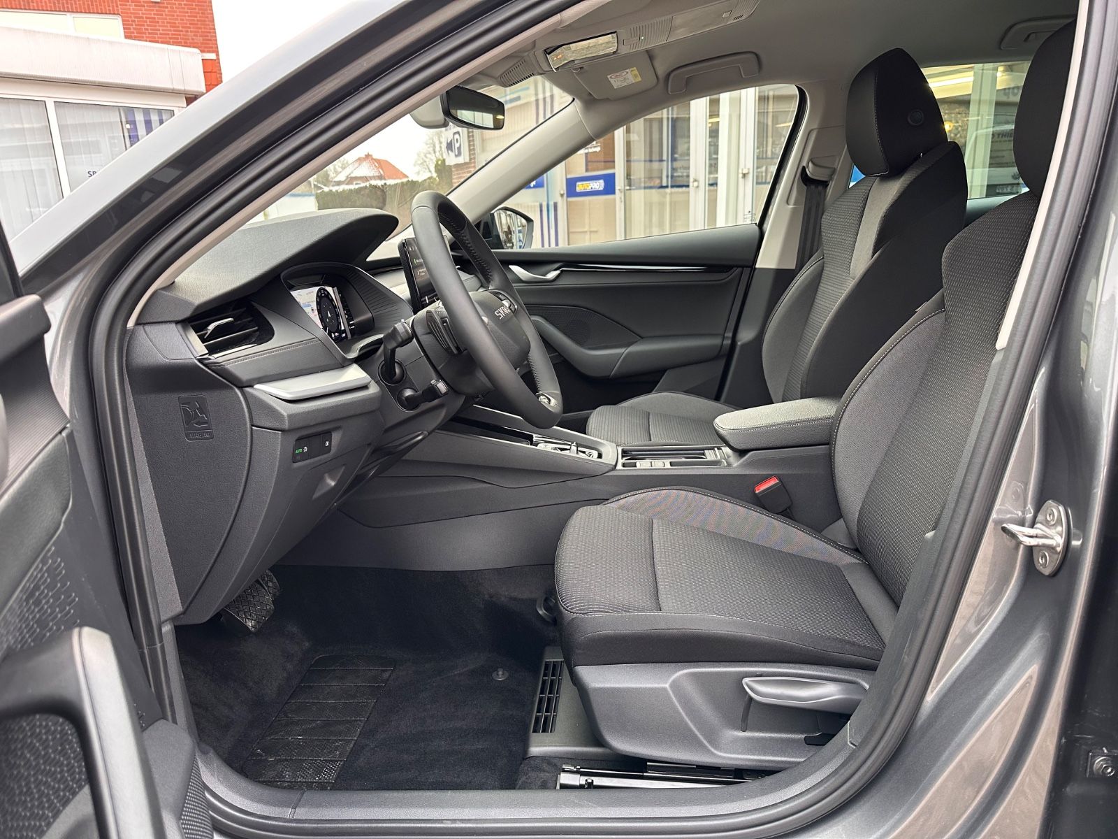 Fahrzeugabbildung SKODA Octavia Combi 1.5 TSI Selection AHK/Navi/LED/ACC