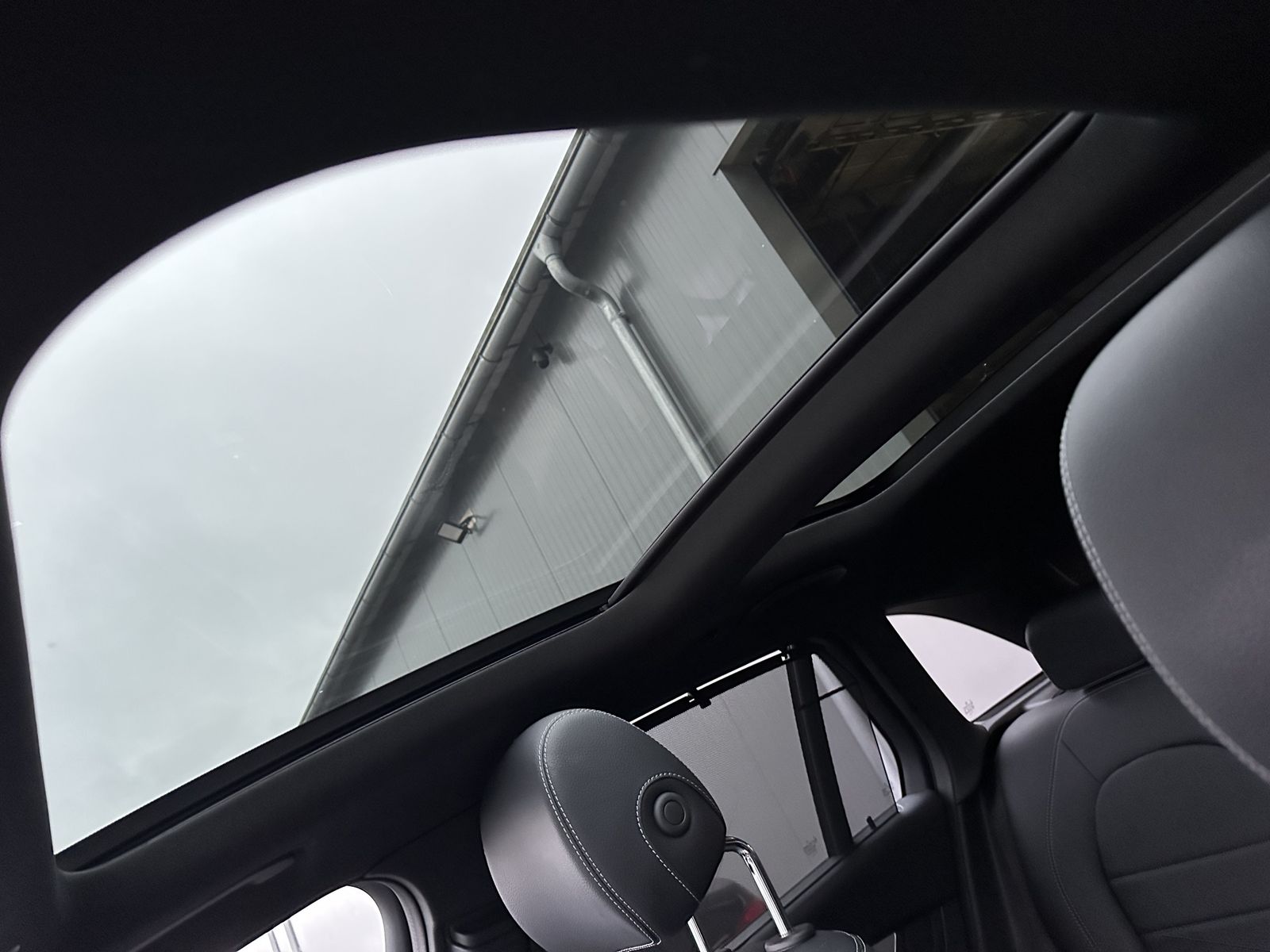 Fahrzeugabbildung Mercedes-Benz GLC 200d 4M AMG-Line NAV+LED+AHK+HUD+PANO+ACC+PP