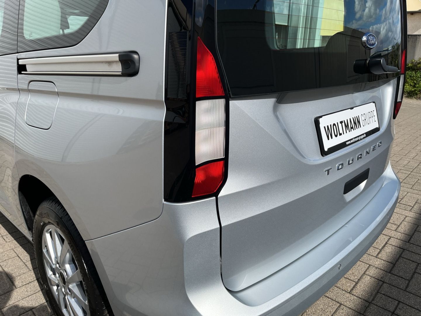 Fahrzeugabbildung Ford Tourneo Connect Trend AHK-abnehmbar Digitales Co