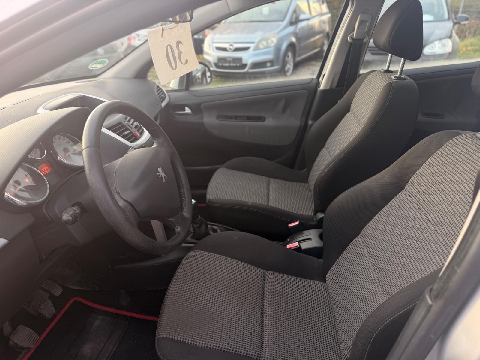 Peugeot 207 2011 — photo 12