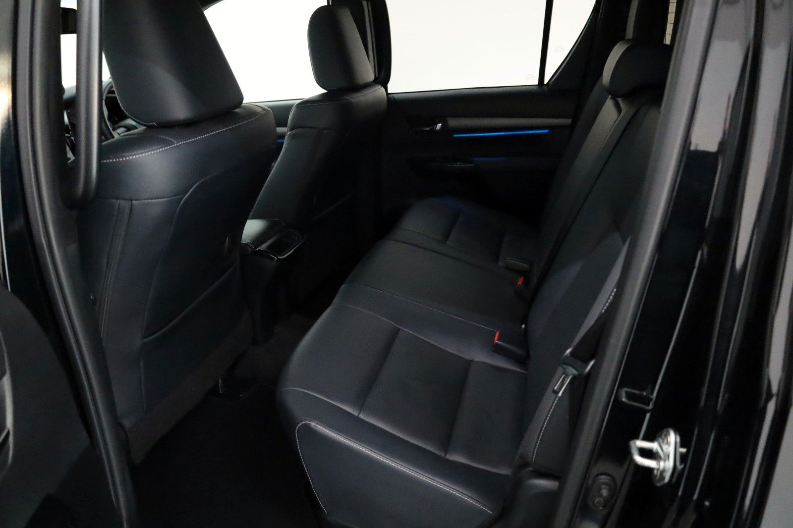 Fahrzeugabbildung Toyota Hilux 2.8 D-4D Invincible,HardTop,Rechtslenker !