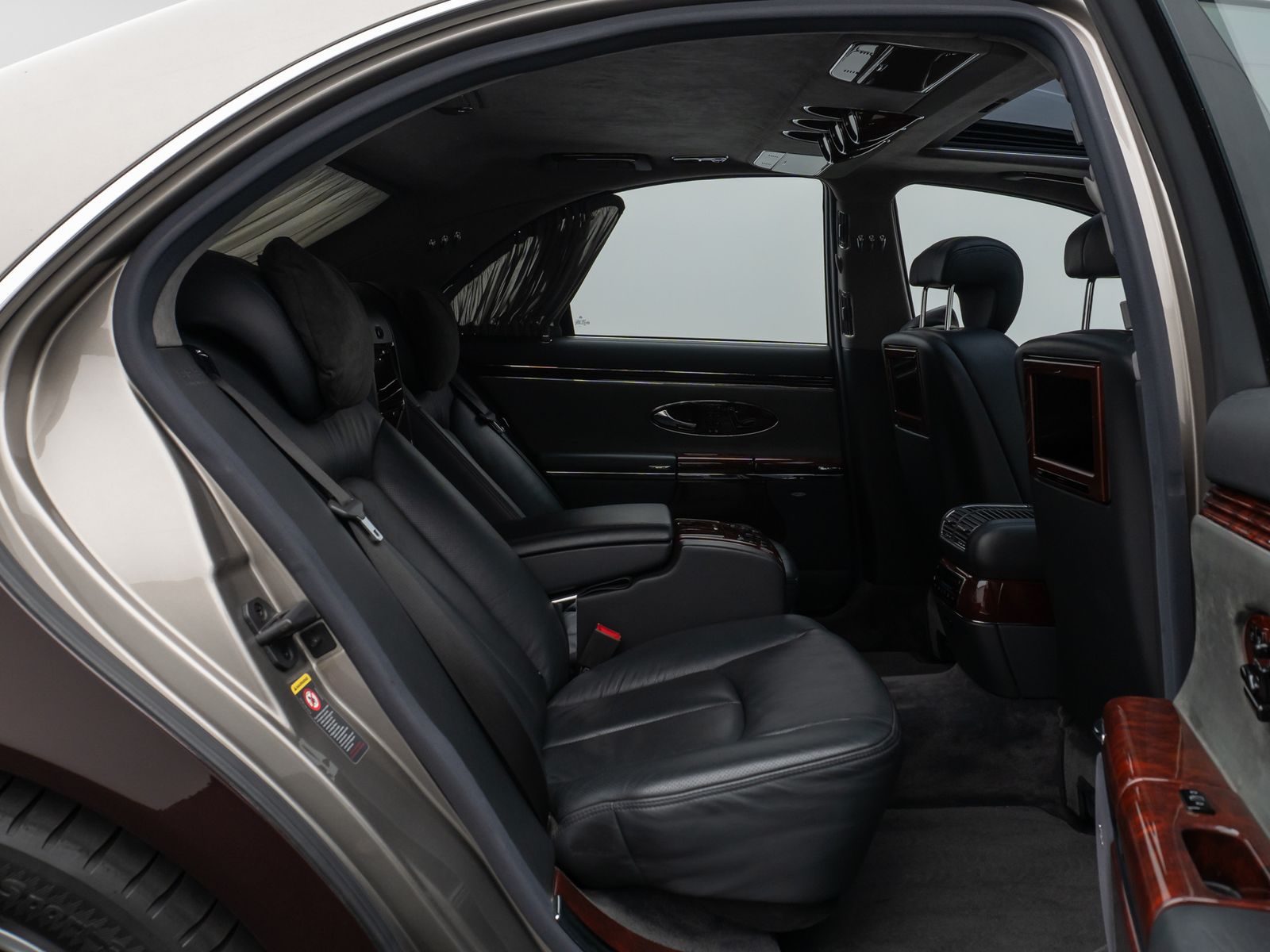 Fahrzeugabbildung Maybach 57 DUOTONE V12 Fondpaket Massage Solar VOLL