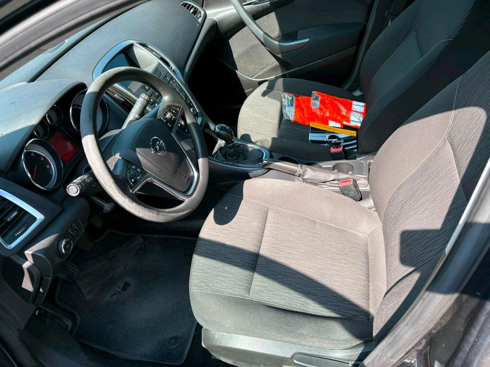 Opel Astra 2013 — photo 6
