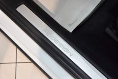 VOLVO XC60 D5 AWD~R Design~Leder~Business~I-safe~21"