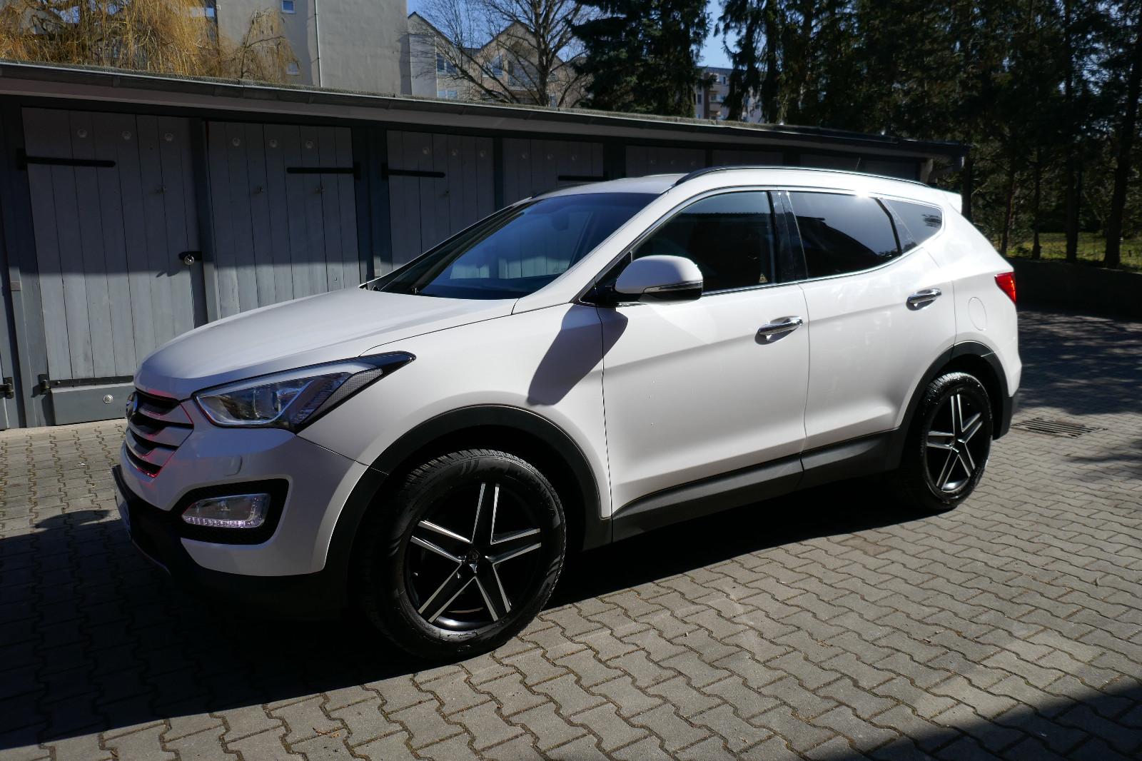 Hyundai Santa Fe Style 2WD Xenon / Navi