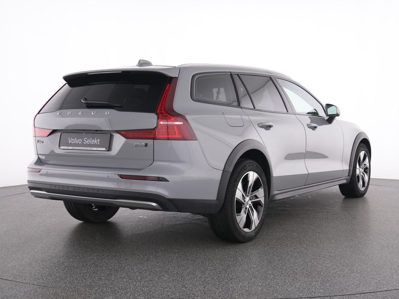 Volvo V60 Cross Country B4 AWD PLUS STANDHZ+