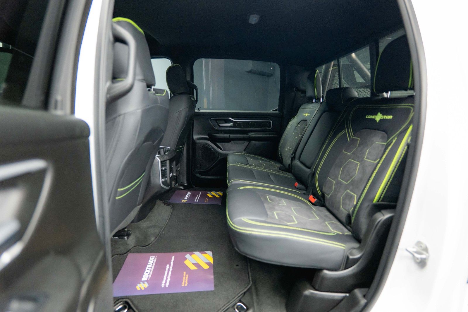 Fahrzeugabbildung Dodge RAM 5.7 V8 HEMI 4x4 OFFROAD Night-Paket LONGBED