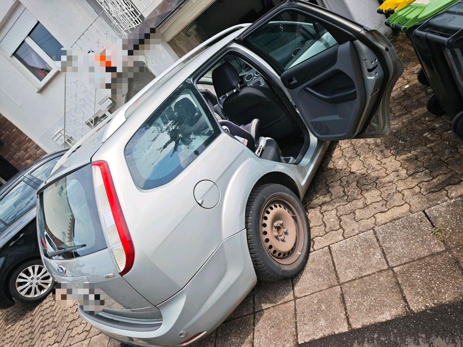 Ford Focus 2010 — photo 8