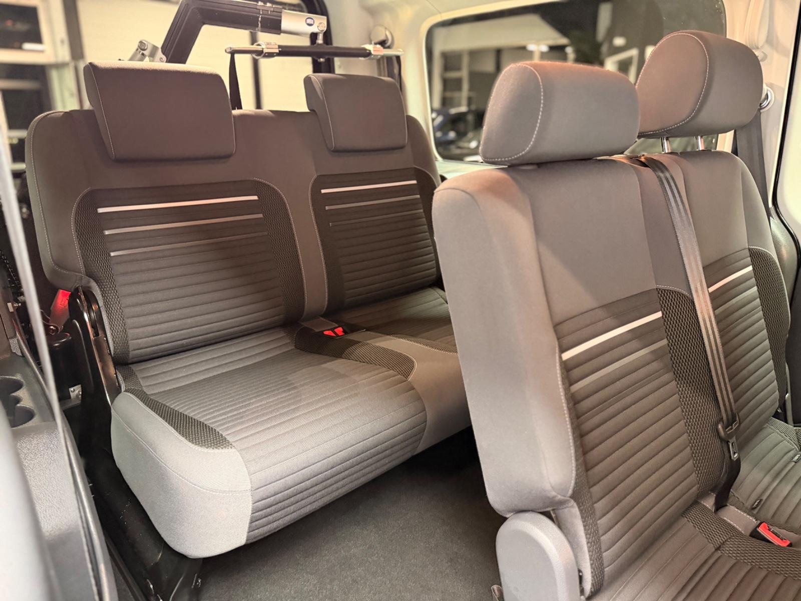Volkswagen Caddy Maxi Kombi / Navi /7-Sitzer/Rollstuhl-Kran