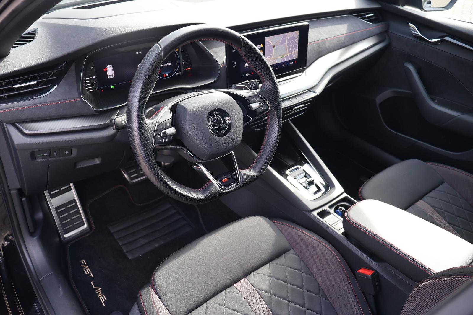 Skoda Octavia Combi 2.0 RS DSG LED Navi Sitzheizung