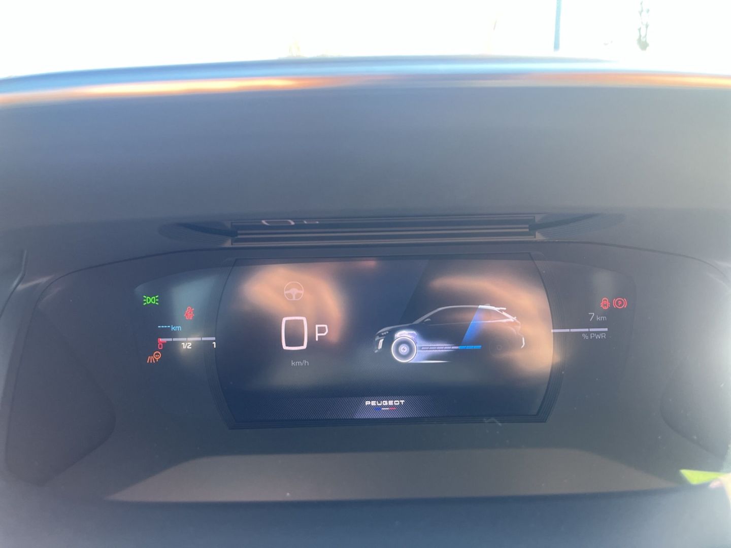 Fahrzeugabbildung Peugeot 208 GT Hybrid 110 e-DSC6 Panorama Navi ACC 360
