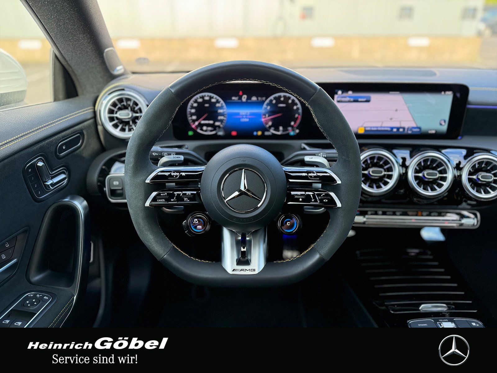Fahrzeugabbildung Mercedes-Benz CLA 45 S SB MODELLPFLEGE*BURMESTER*PANO*MEMORY*