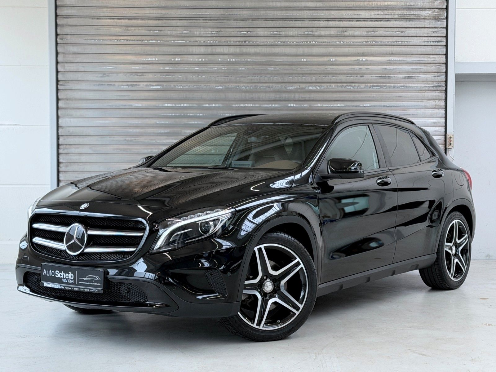 MERCEDES-BENZ GLA 250 4Matic*1.Hd*Exclusiv*Distronic*Kam*AMG