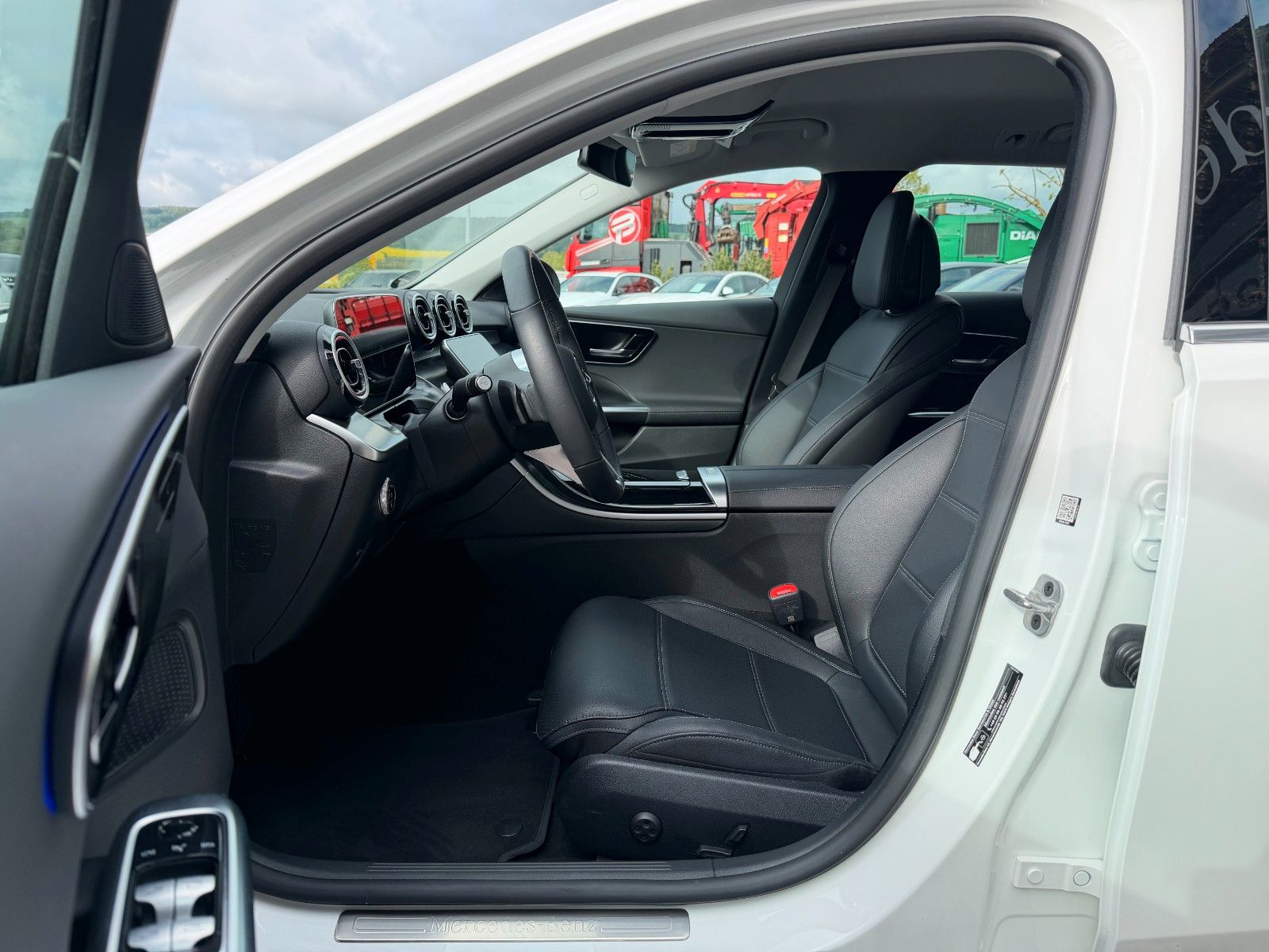 Fahrzeugabbildung Mercedes-Benz C 200 T Avantgarde+RKamera+AHK+AmbientePrem+