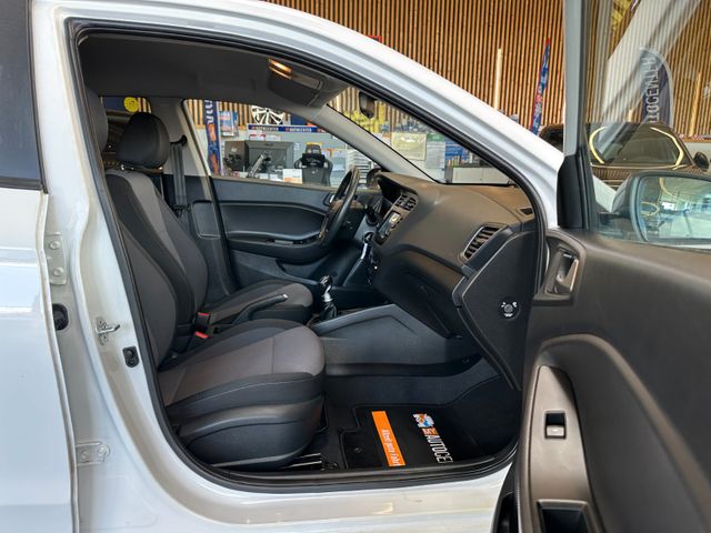MYAUTOCENTER – Gebraucht- und Jahreswagen mit Werkstattservice in Pfaffenhofen Hyundai i20 *TÜV:828*KLIMA*TEMPO*CARPLAY*PDC*CAM*