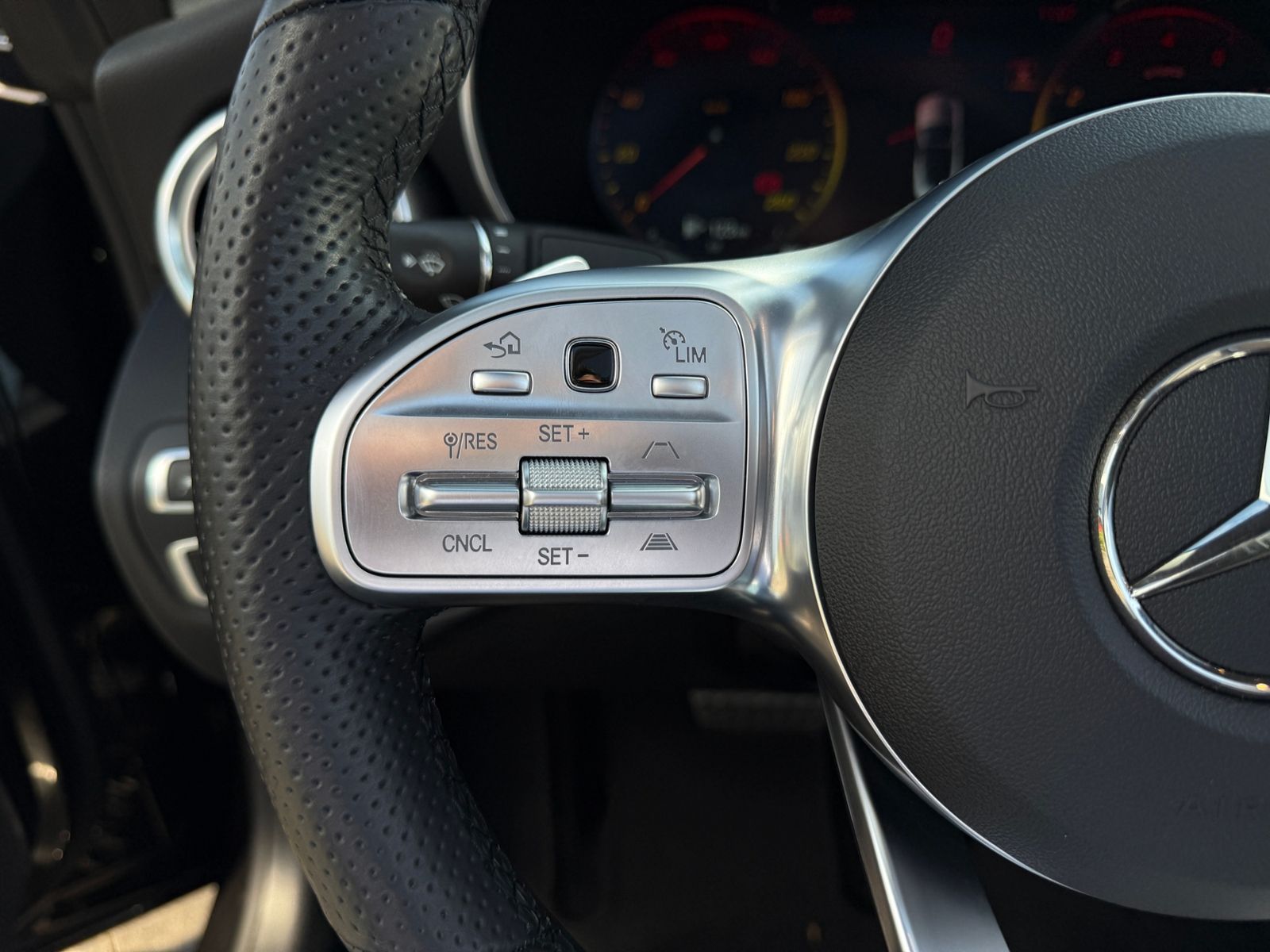 Fahrzeugabbildung Mercedes-Benz C200 AMG-Line LED NAVI ALU