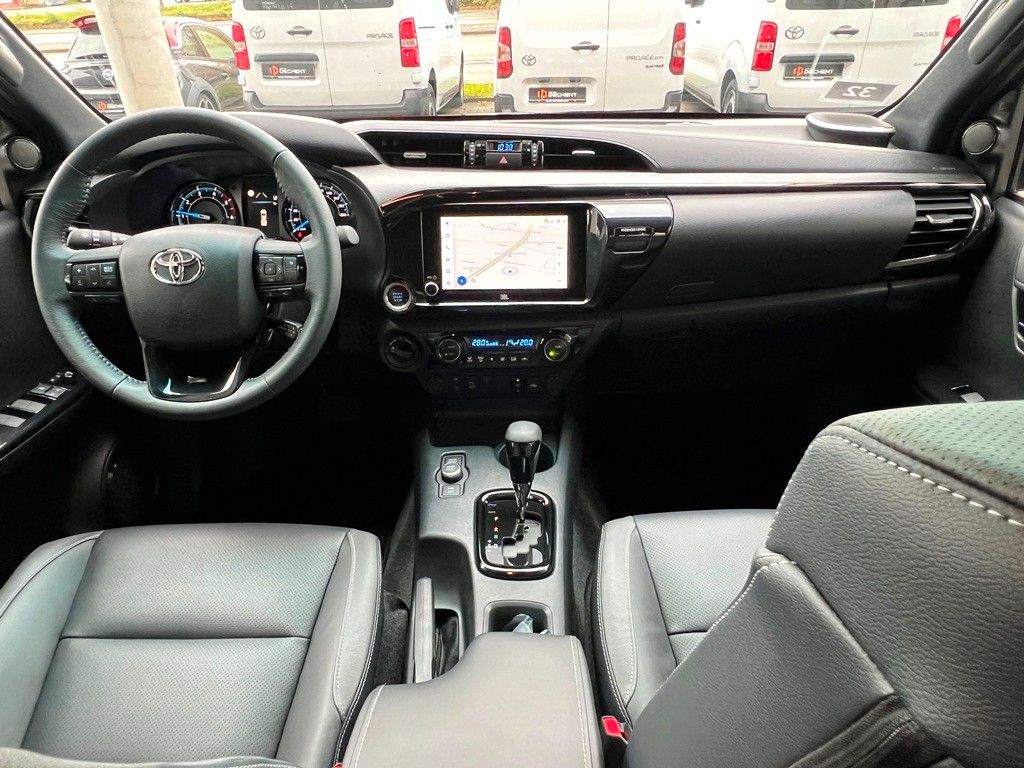 Fahrzeugabbildung Toyota Hilux Double Cab 2.8 D Invincible 4x4 NAVI 360°