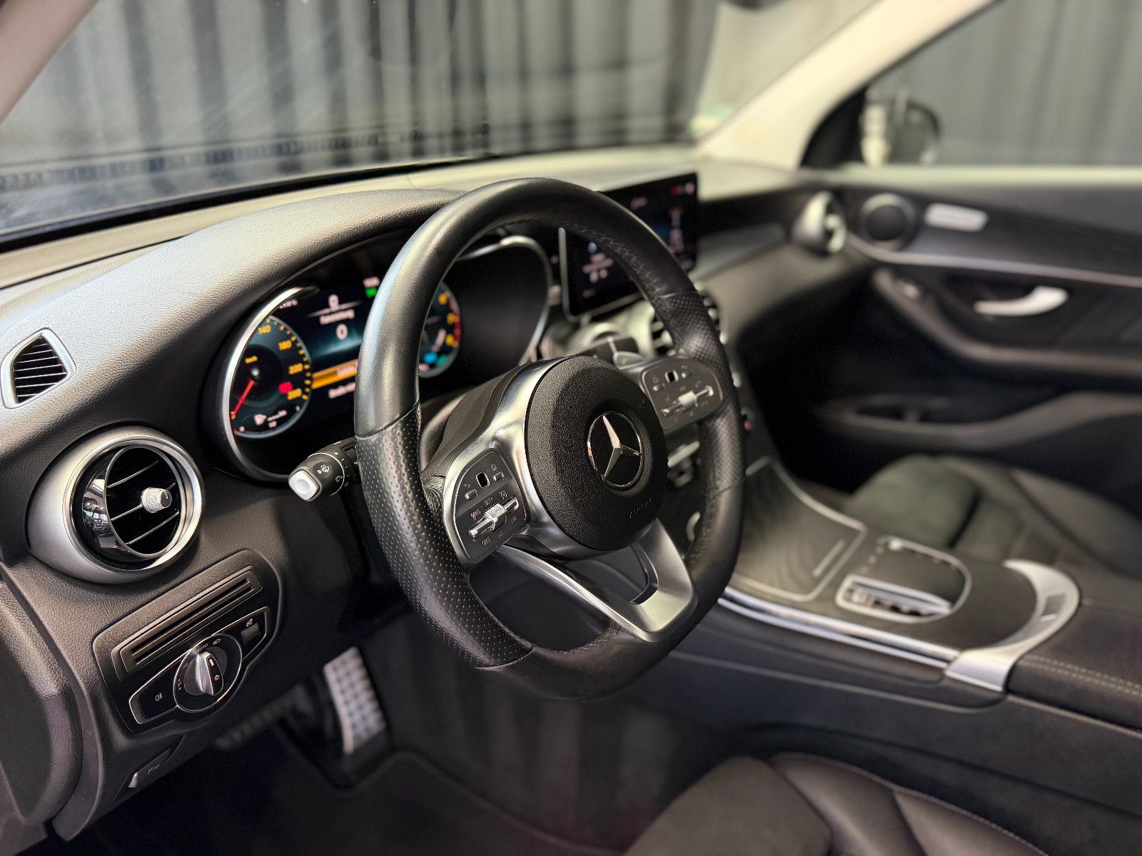 Fahrzeugabbildung Mercedes-Benz GLC 200 4Matic|AUTOMATIK|AMG-LINE|DIGI-TACHO|AHK