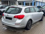 Opel Astra J Sports Tourer Edition - Opel Astra aus 2011 mit Diesel-Antrieb