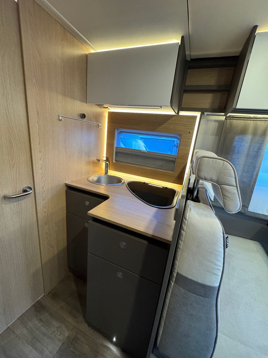 Fahrzeugabbildung LMC TOURER LIFT H 730 G DACHKLIMA SAT SKYROOF HUBBET