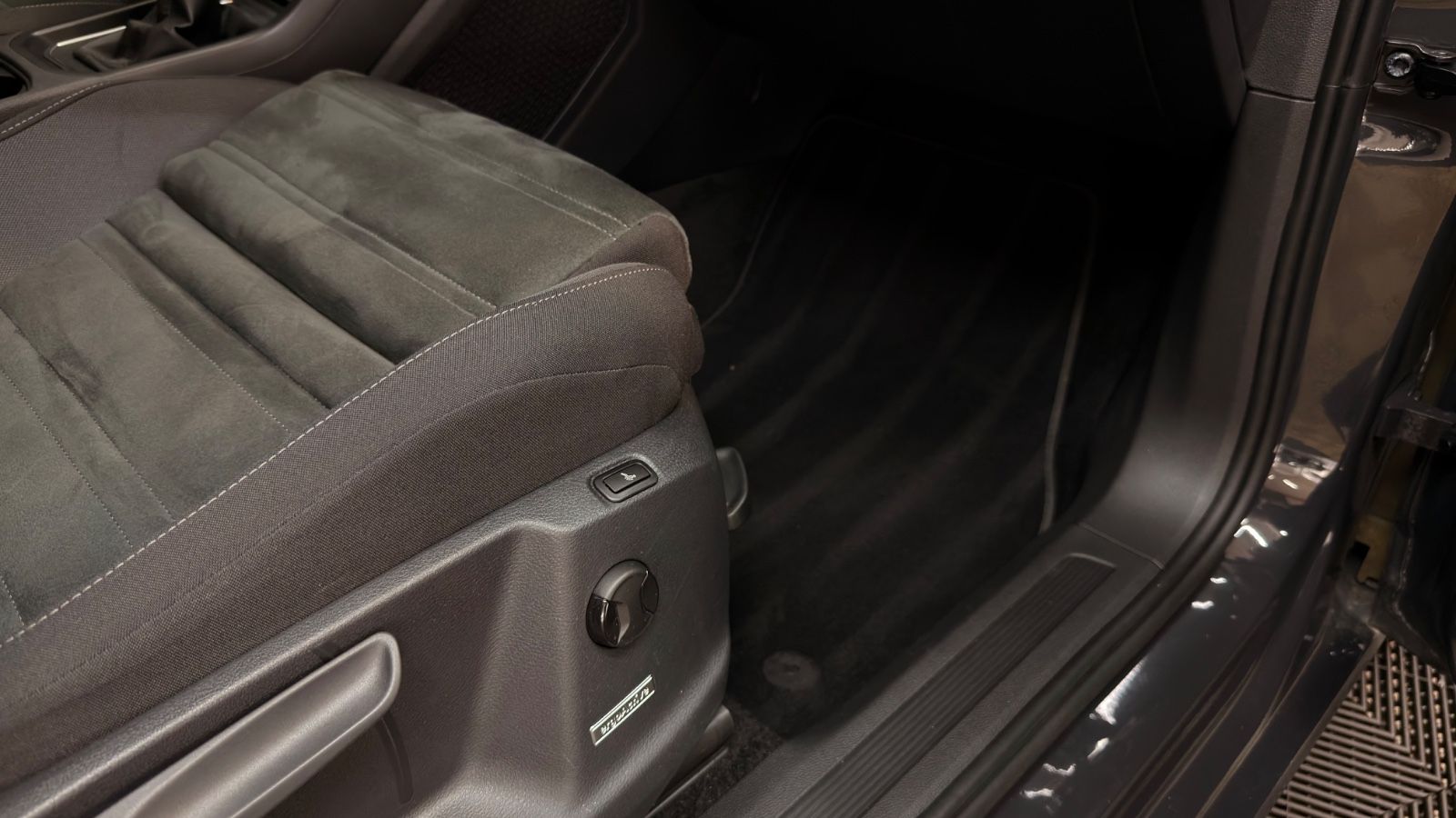 VW Touran Touran Highline AHK|Dynaudio|Massage|7-Si|Kamera Vorschau 23