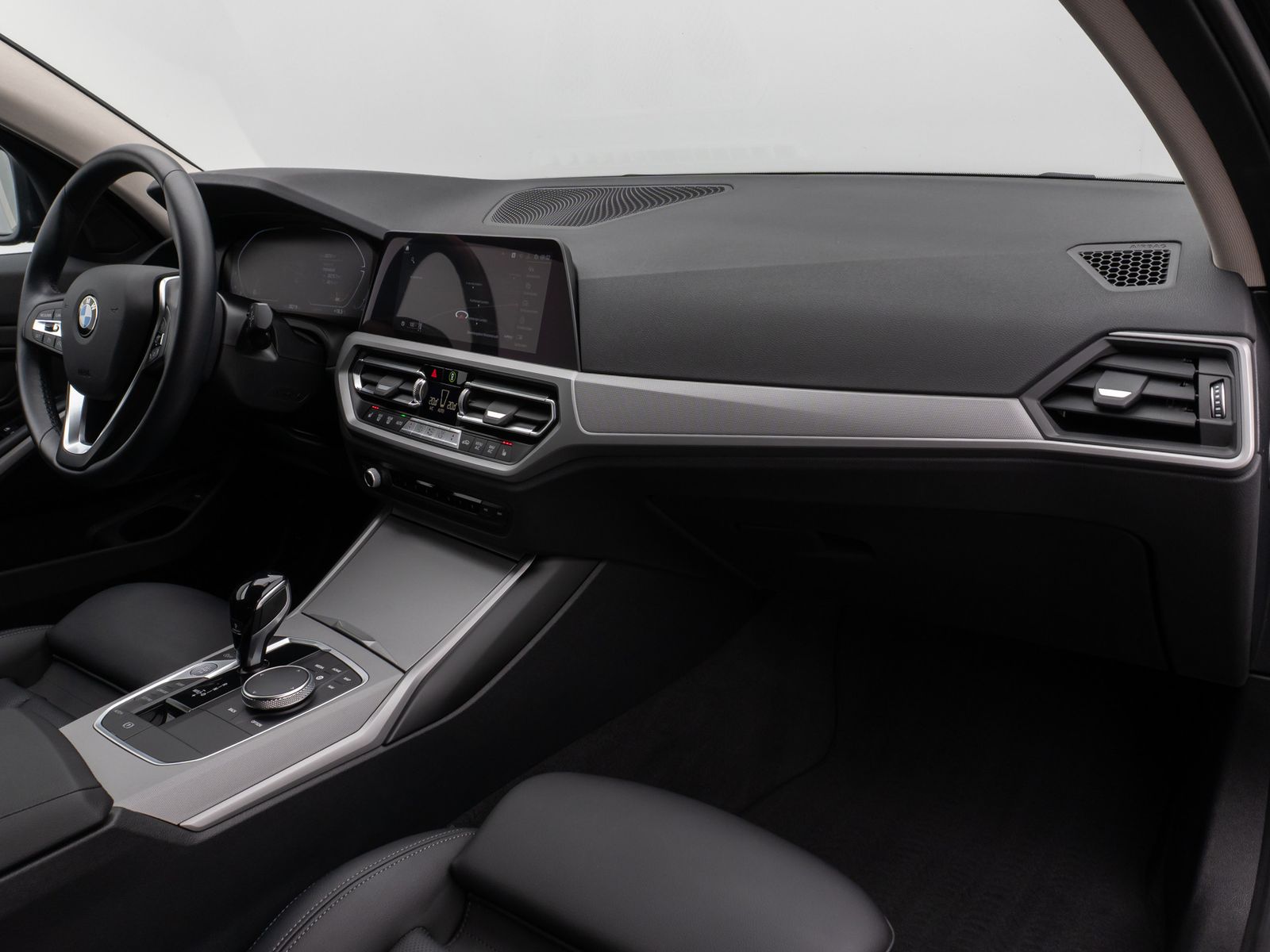 Fahrzeugabbildung BMW 318i Kamera DAB HiFi CockPitPro Alarm LED Sport