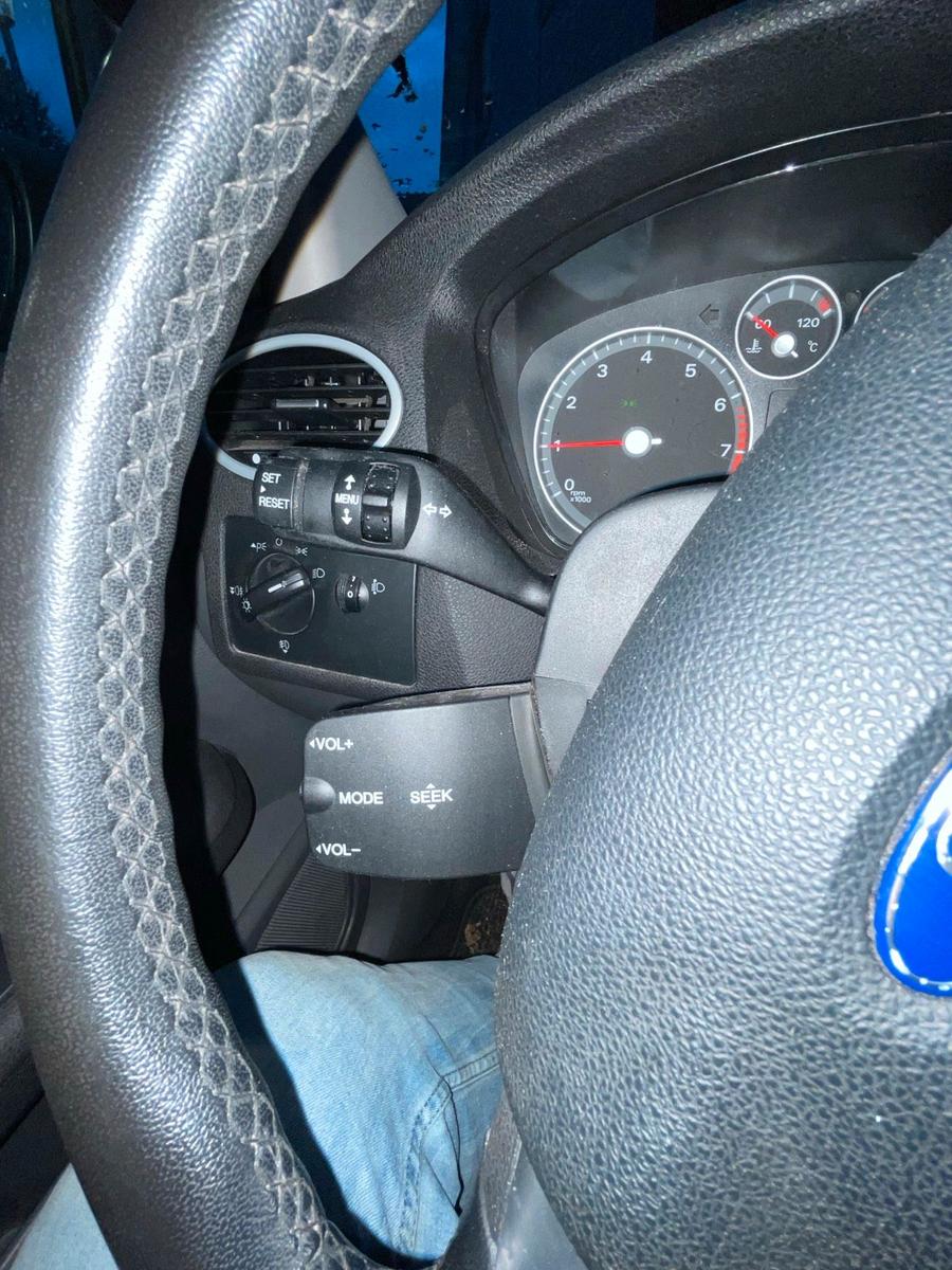 Ford Focus 2005 — photo 12