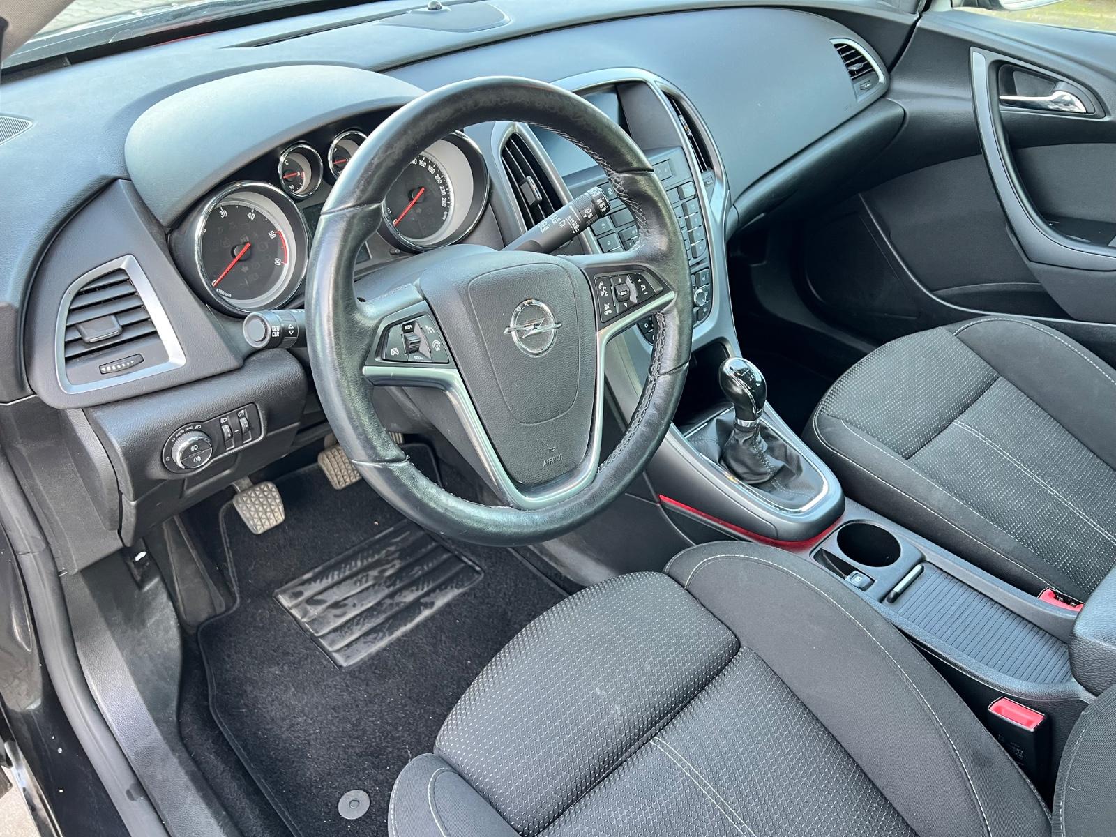 Opel Astra 2015 — фото 19