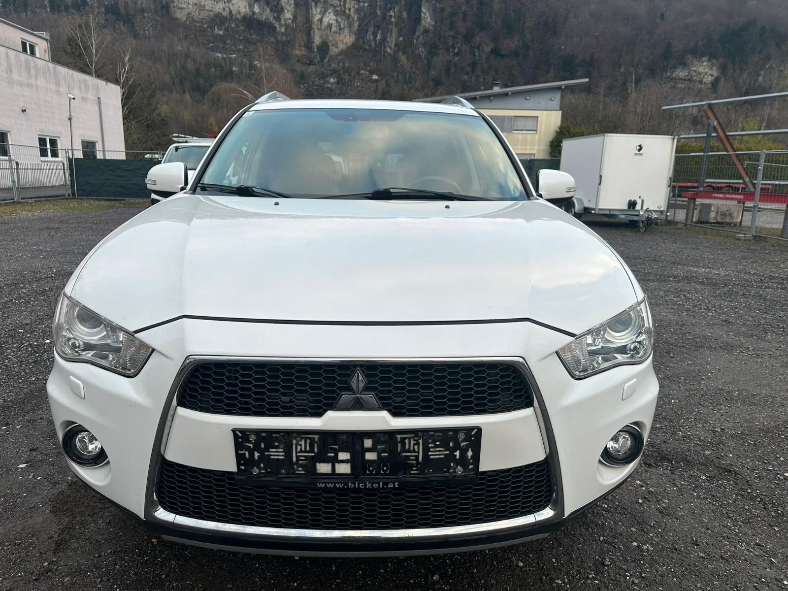 Mitsubishi Outlander 2.2 DI-D-4WD-NAVI-KAMERA-AHK-7 SITZE