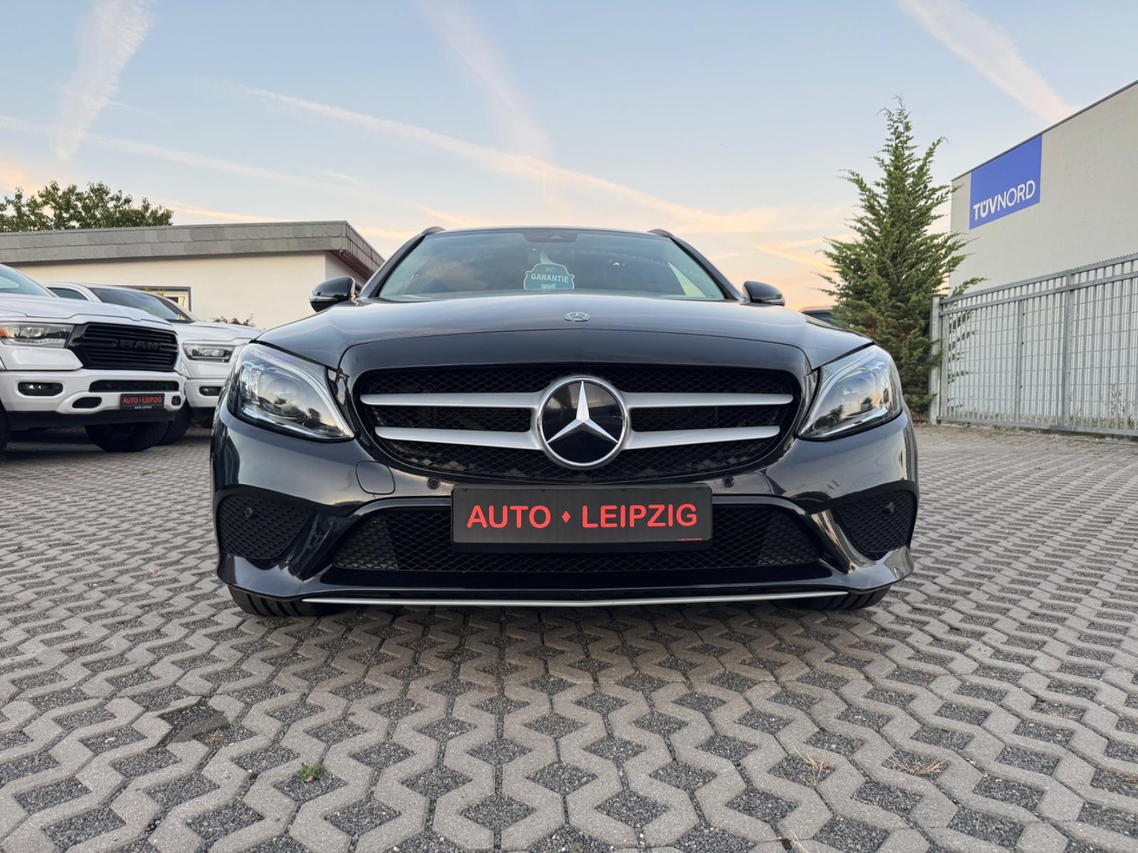 Mercedes-Benz C200dT-Modell/Sportpaket/LED/Navi/RCam/Tempo/AHK