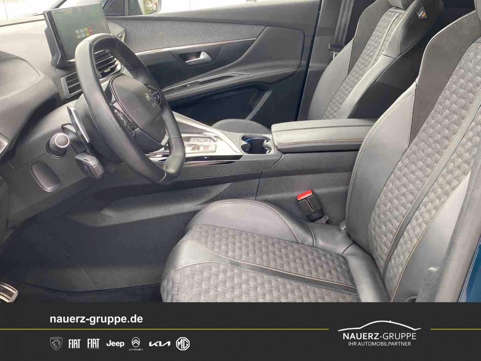 Fahrzeugabbildung Peugeot 3008 Hybrid 225 Roadtrip e-EAT8