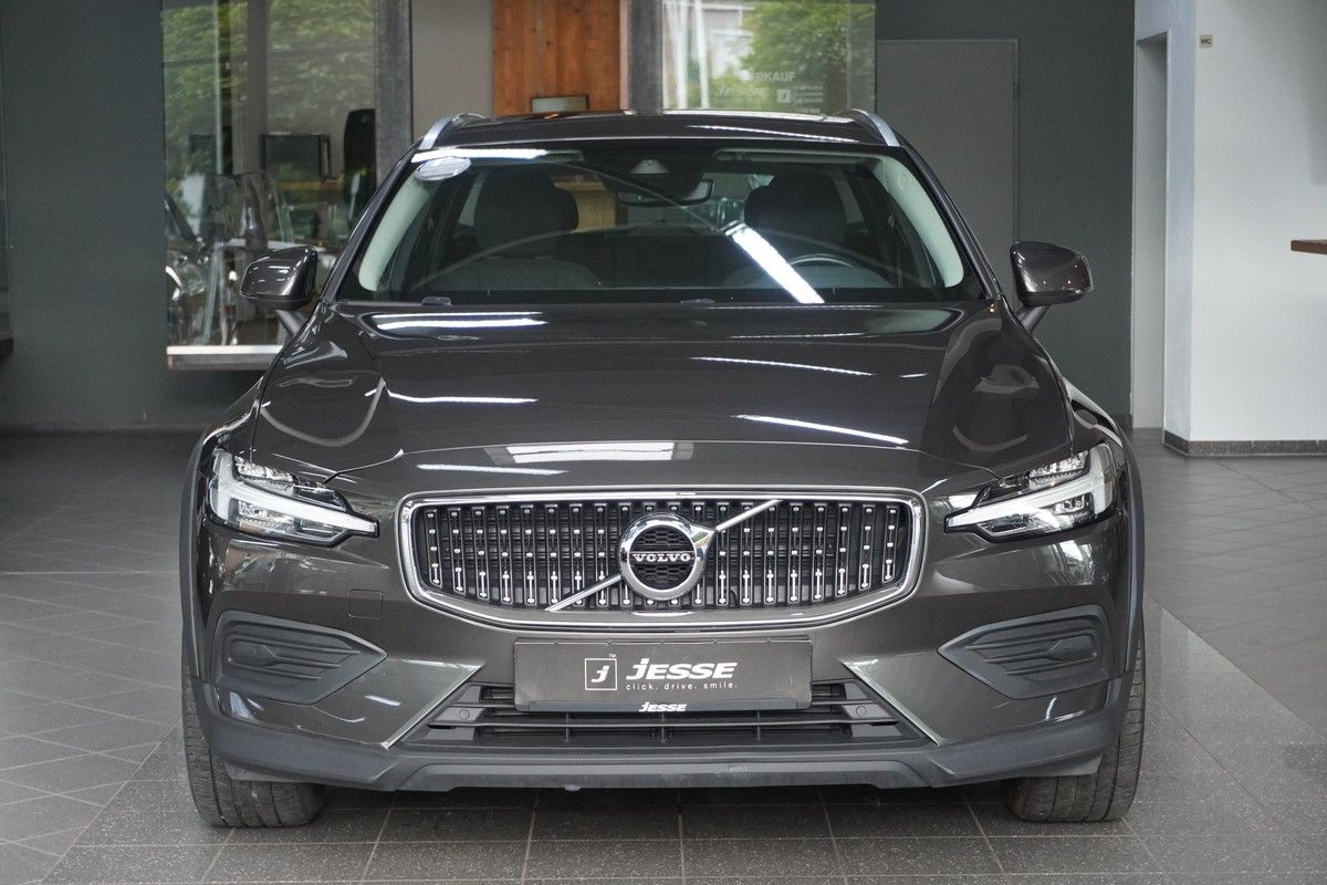 Volvo V60 Cross Country B5 AWD LED Pano AHK foto 2