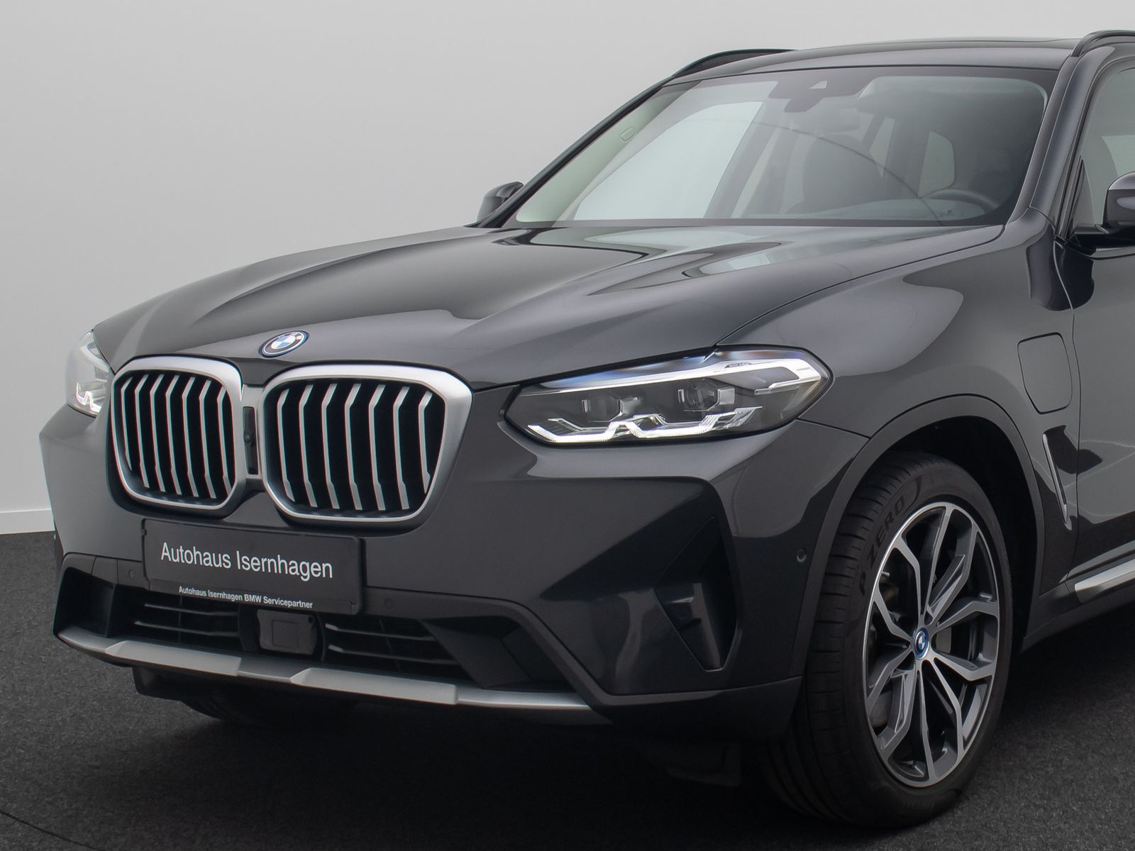 Fahrzeugabbildung BMW X3 xD30e Panorama 360&deg;HUD DAB HiFi AHK Komfort