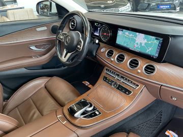 Mercedes-Benz E 300 de Lim. Aut. Avantgarde *LED*LEDER*PANO*