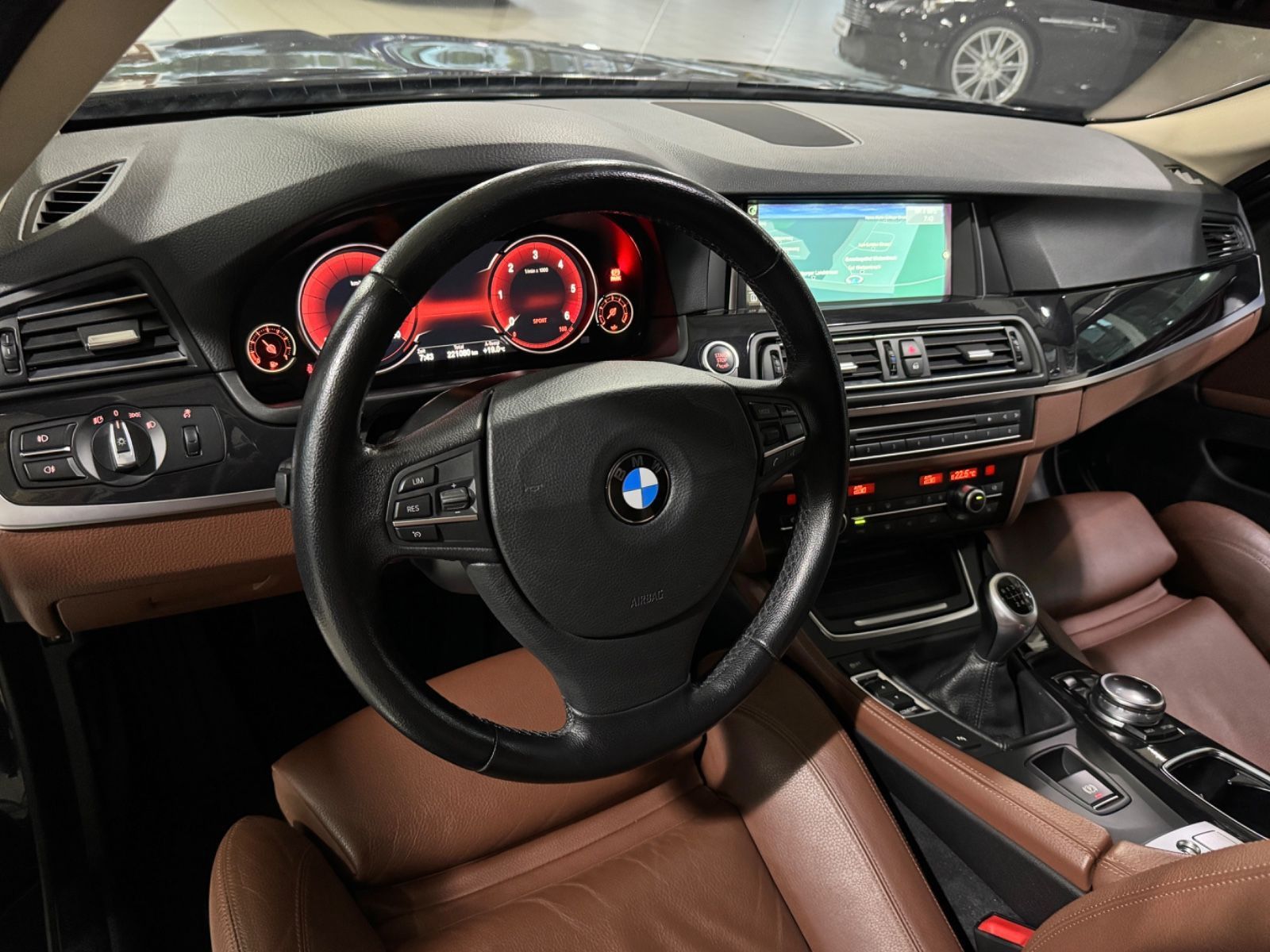 Fahrzeugabbildung BMW 520d HiFi NaviPro PDC Sitzhzg Lordos Sportsitz