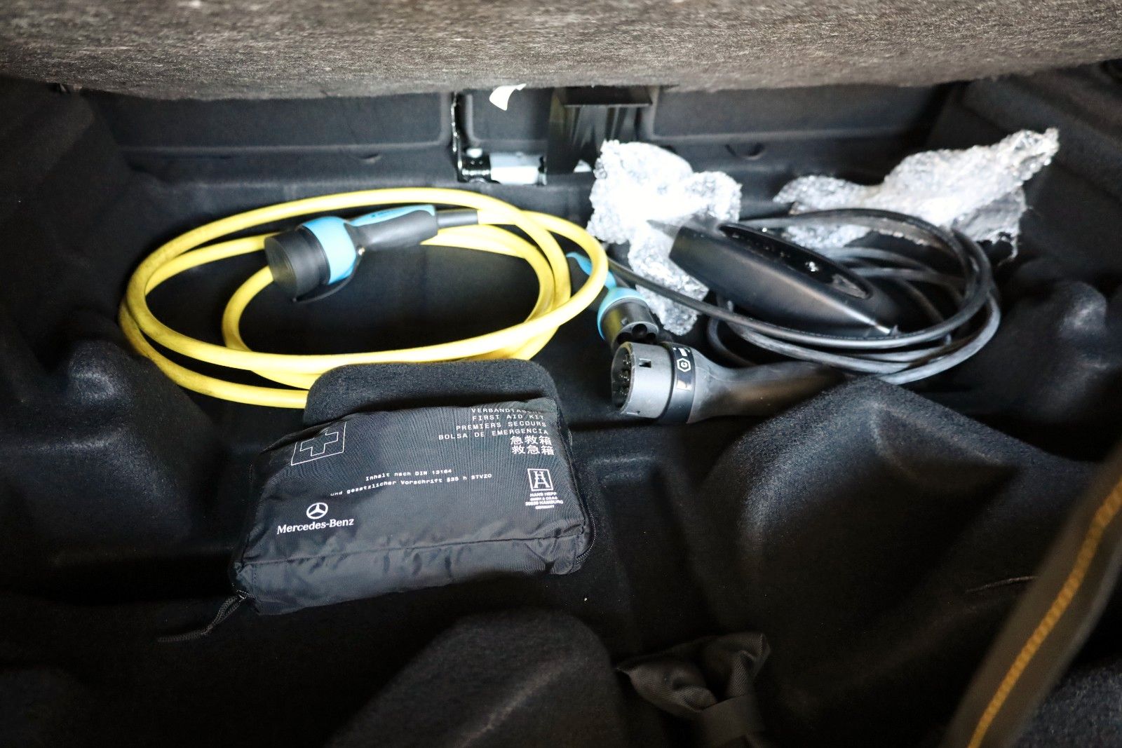 Fahrzeugabbildung Mercedes-Benz EQC 400 4M,Leder,Navi,LED,SH,Kamera,ACC,Keyless