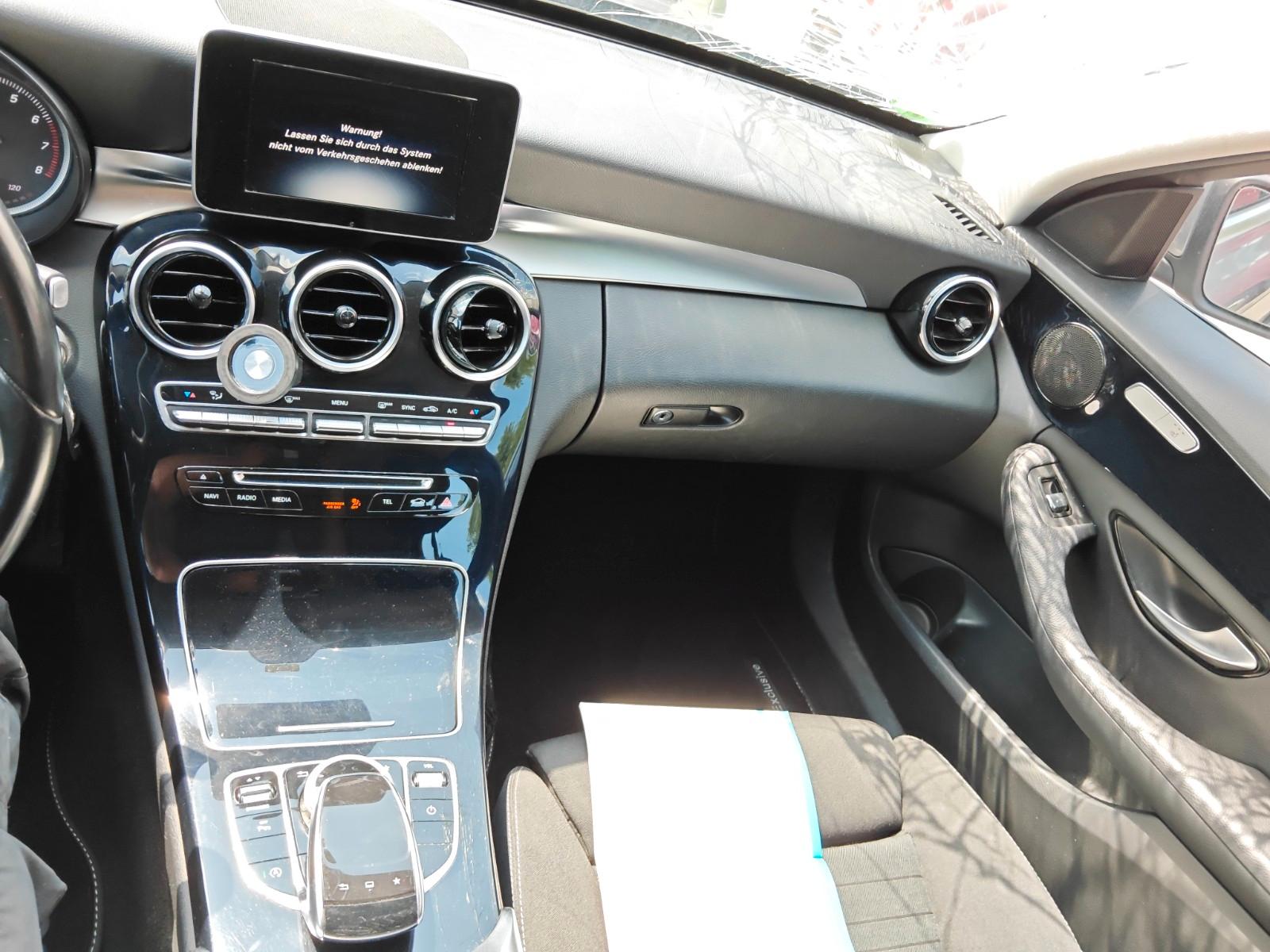 Mercedes-Benz C200 2015 — photo 9