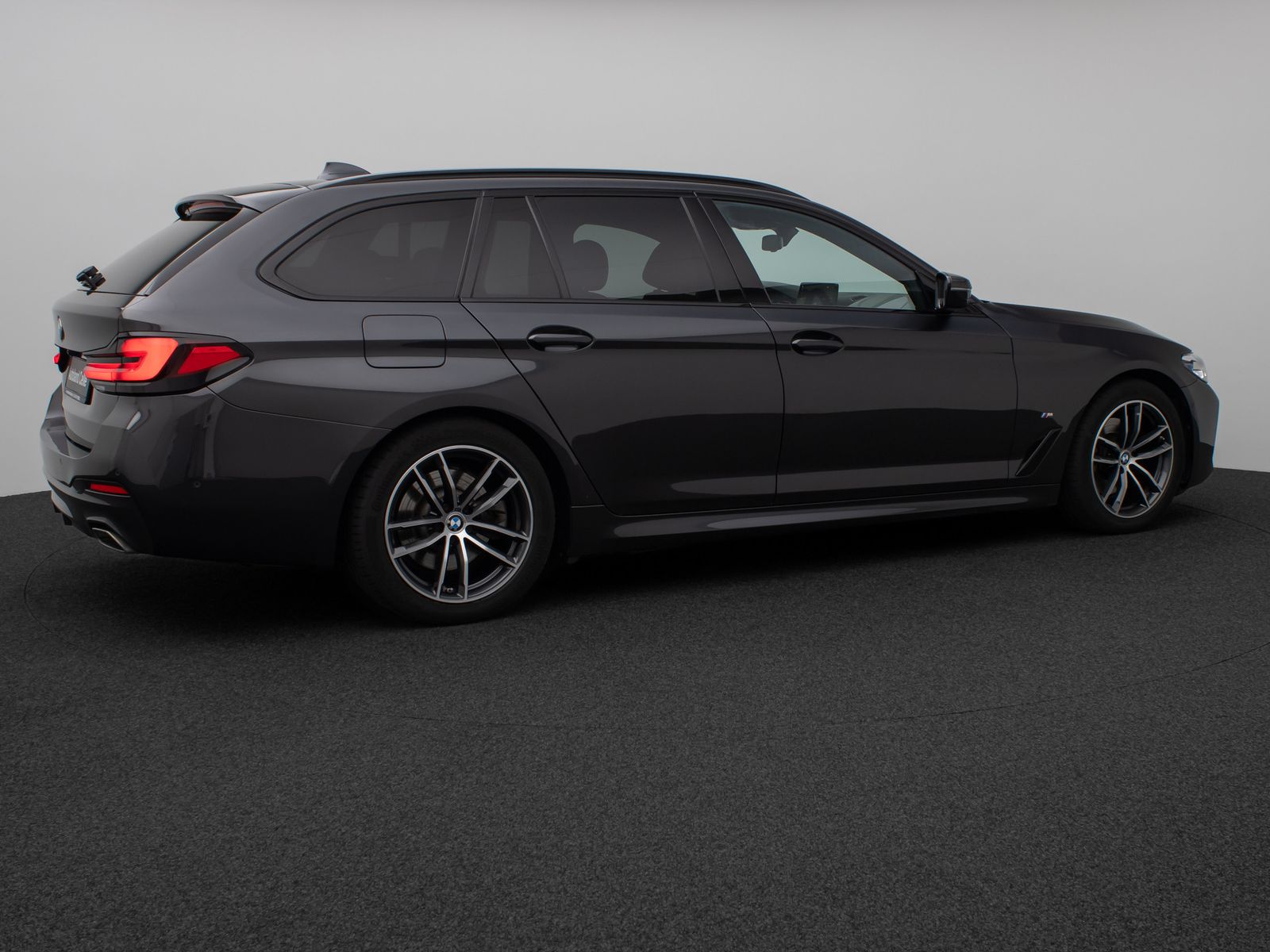 Fahrzeugabbildung BMW 520d xD M Sport Kamera HUD DAB Stop&Go Alarm AHK