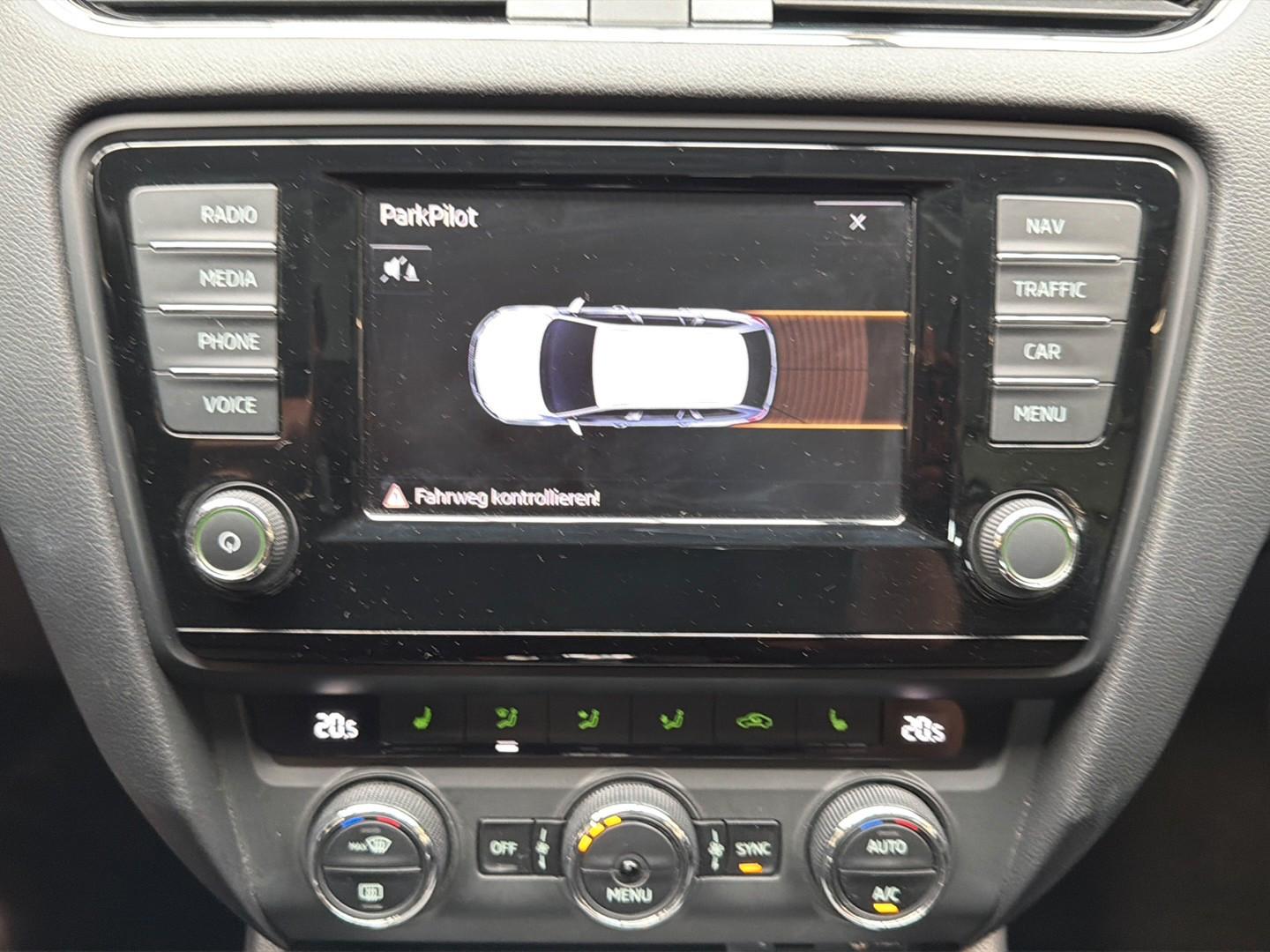Skoda Octavia/Temp/PDC/ErsteHand/2-Zonen/SHZ/Kurvlicht