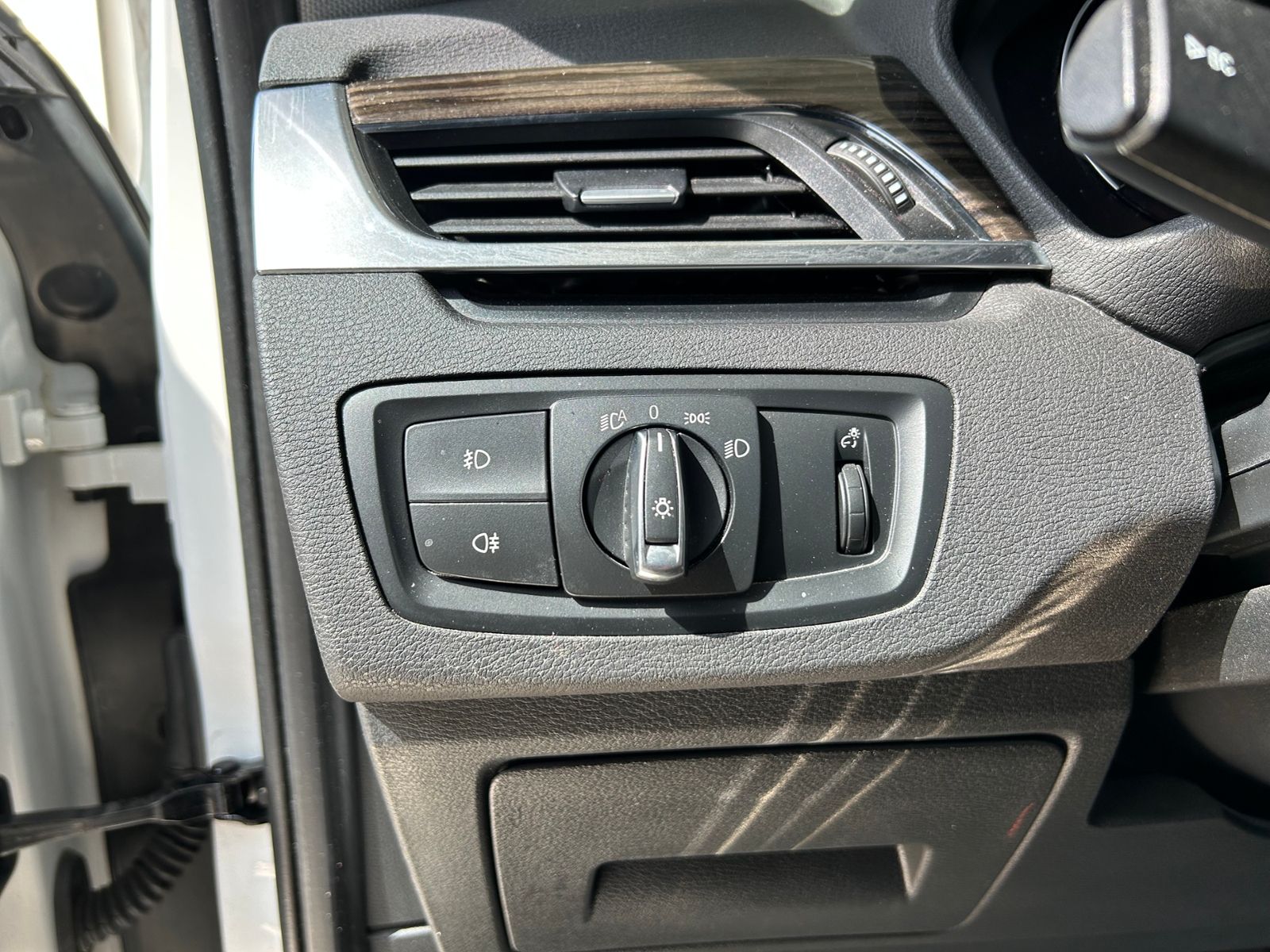 Fahrzeugabbildung BMW X1 sDrive 20 i xLine MEMO LED NAV RFK SHZ 18"