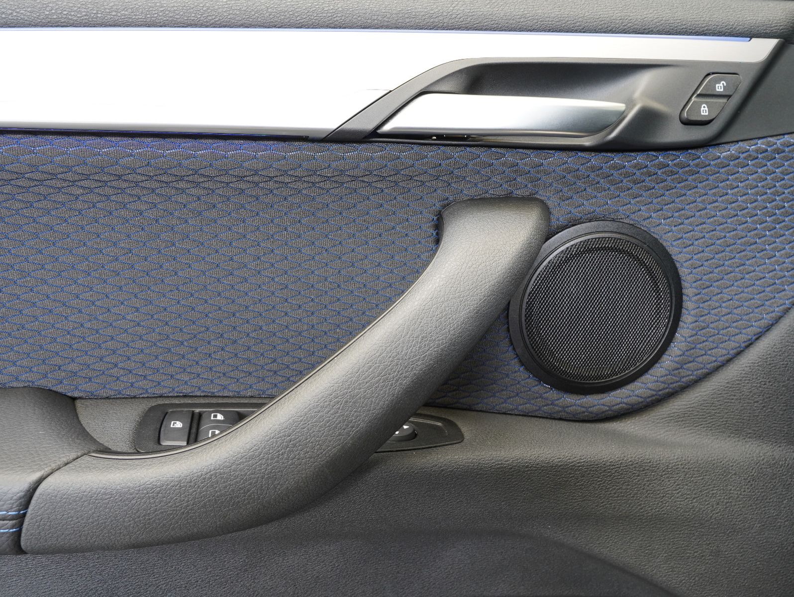 Fahrzeugabbildung BMW X2 sDrive 20 i M Sport LED/HEADUP/KEYLESS/KAMERA