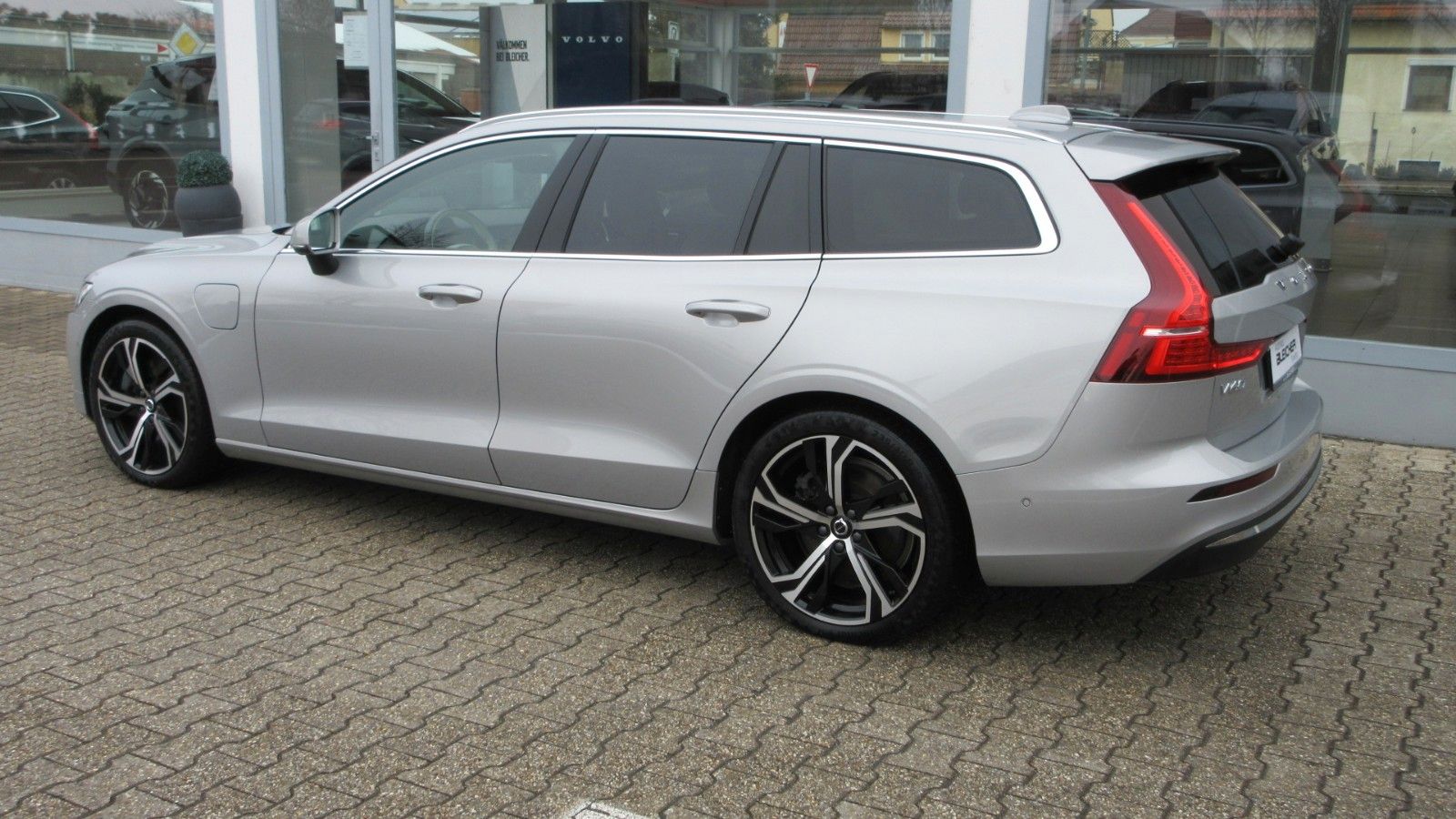 Fahrzeugabbildung Volvo V60 T8 Plus Bright | AHK |