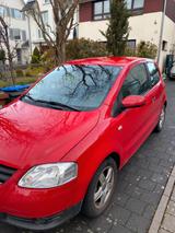 Volkswagen Fox 1.2 günstig abzugeben - rote Volkswagen Fox