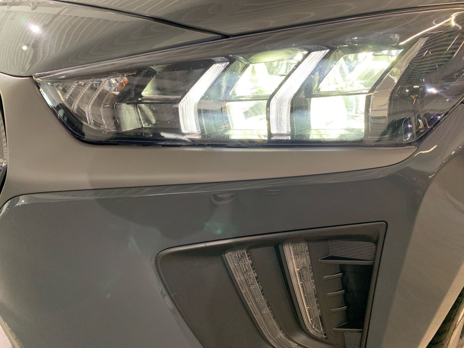 Fahrzeugabbildung Hyundai IONIQ 1,6 GDI Premium-Paket Hybrid