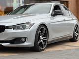 BMW 328i-Limo*LEDER*Automatik*Tiefer*BREITER*M - silberne BMW 328